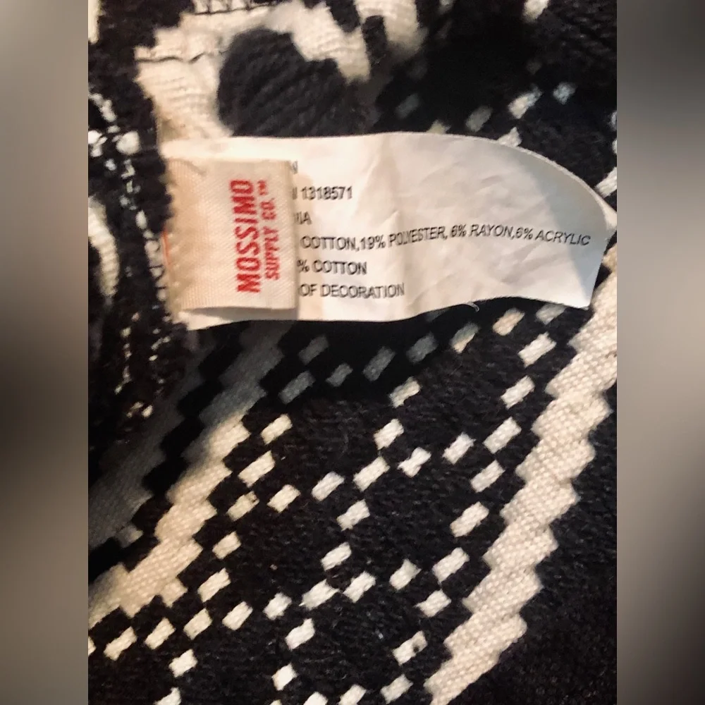 Mossimo Black & White Aztec Hex Knit Crossbody Duffle Bag L 15x19”